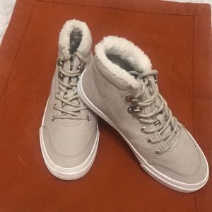 Divided H&M Women’s Hi-Tops  Size 5.5